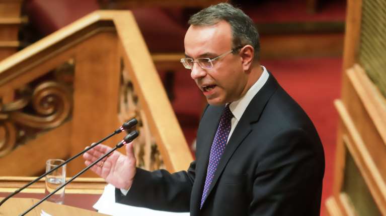 O Σταϊκούρας εξηγεί ποια είναι τα εισοδήματα της μεσαίας τάξης