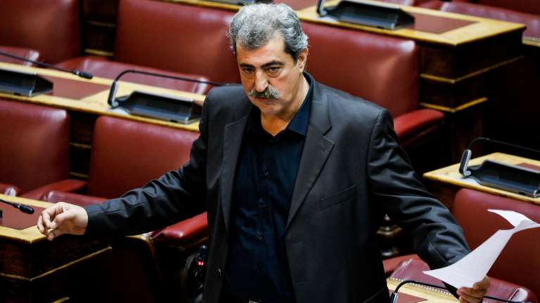 Αγνώριστος ο Πολάκης μετά τον σάλο: Όλο ευγένεια στη Βουλή