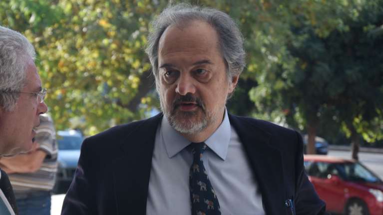 Κόντρας συνέχεια: Καλύβας με τον Δοξιάδη, ΕΣΗΕΑ με τον Μανιάτη