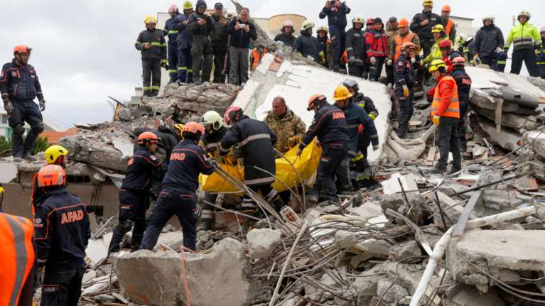 Αλβανία: 47 νεκροί, 900 τραυματίες, 2.000 διαλυμένα σπίτια