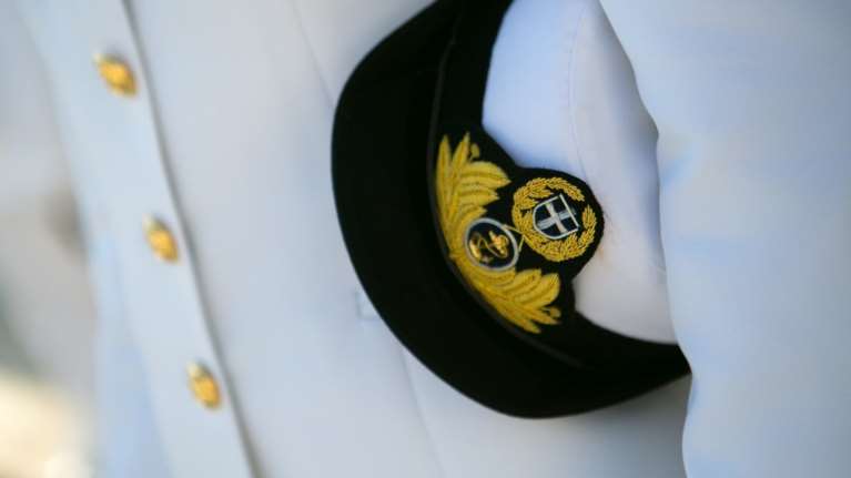 Αιγάλεω: Λήστεψαν ανθυποπλοίαρχο του Πολεμικού Ναυτικού – Παραβίασαν την μπαλκονόπορτα