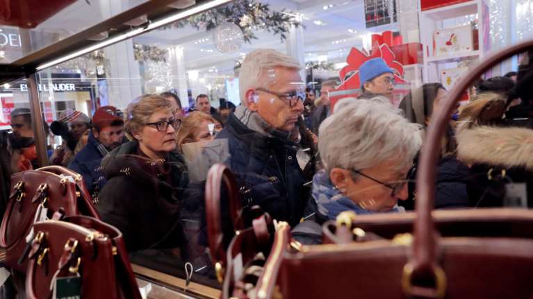 Ευρωβαρόμετρο: Οι Ευρωπαίοι δείχνουν πρωτοφανή υποστήριξη στο ευρώ