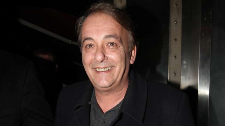 O Μικρούτσικος «σπάει το νόμο της σιωπής» και αποθεώνει νεαρή παρουσιάστρια