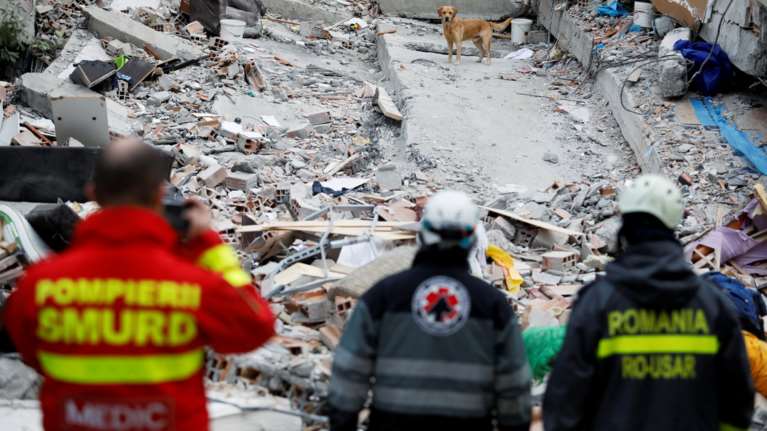 Εξανεμίστηκαν οι ελπίδες στην Αλβανία - σταματούν οι έρευνες