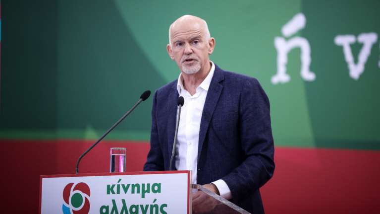 Αποδοκιμάζει ο Παπανδρέου τις μεταγραφές στον ΣΥΡΙΖΑ