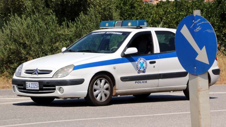 Βρήκαν μαχαιρωμένο ηλικιωμένο άνδρα στο Μενίδι