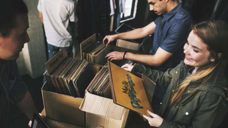 Νέα εποχή: Ψηφιοποιούνται 100.000 βινύλια - διαθέσιμα on-line
