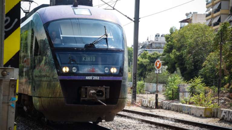 ΤΡΑΙΝΟΣΕ: Αλλαγές σε δρομολόγια του προαστιακού για Κιάτο και Πειραιά