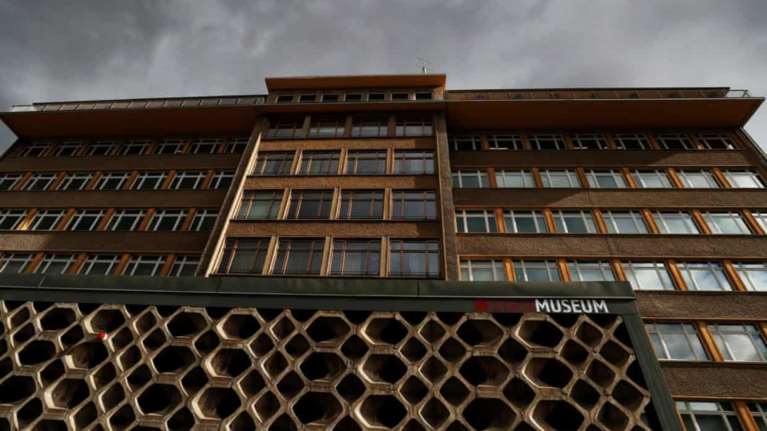 Έκλεψαν μετάλλια και κοσμήματα μεγάλης αξίας από το μουσείο της Στάζι