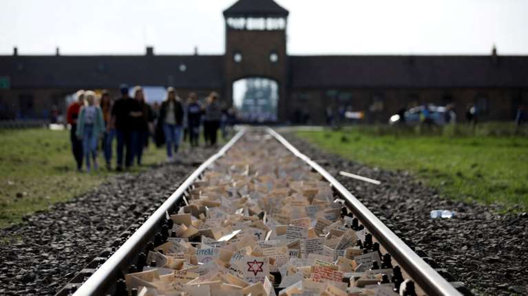 Συμβολική επίσκεψη: Μέρκελ, η πρώτη καγκελάριος που πάει στο Άουσβιτς