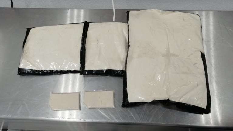 Εννιά κιλά ηρωΐνης στο Ελ. Βενιζέλος - ανάρτηση Χρυσοχοΐδη [φωτό]