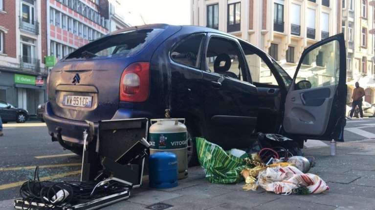 Συναγερμός στη Λιλ λόγω οχήματος με ύποπτα δοχεία