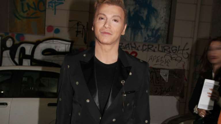 Ο Τάκης Ζαχαράτος μεταμορφώθηκε σε Στέφανο Τσιτσιπα και τον προκάλεσε