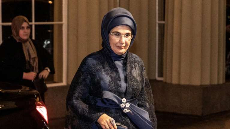 Η Εμινέ Ερντογάν είναι το ίνδαλμα της μουσουλμανικής μόδας