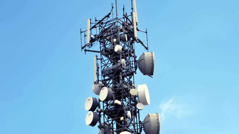 Η Wind κατηγορεί τους Καλαματιανούς για ψηφιακό αναλφαβητισμό