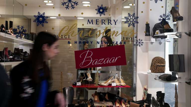 Ξεκινάει το εορταστικό ωράριο καταστημάτων