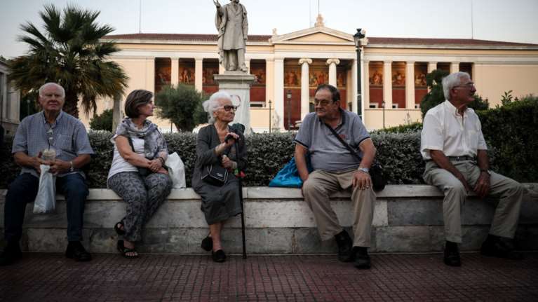 Ετσι οι φόροι κατάπιαν το εισόδημα των Ελλήνων - Την περίοδο των μνημονίων