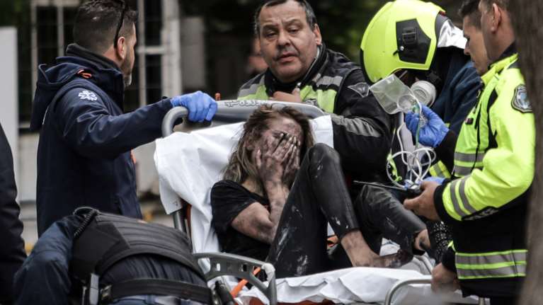 Φωτιά σε ξενοδοχείο στη Συγγρού: Θρίλερ με τα δύο μπιτόνια