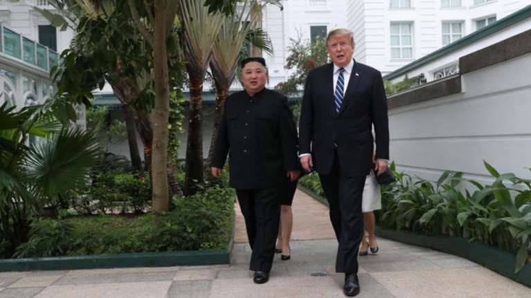 Απασφάλισε ο Κιμ κατά Τραμπ: «Ανοια του γεροξεκούτη»