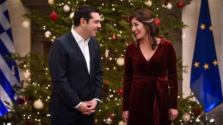 «Βαμμένη» ΣΥΡΙΖαία στα Τρίκαλα δίνει το σπίτι της στον Τσίπρα