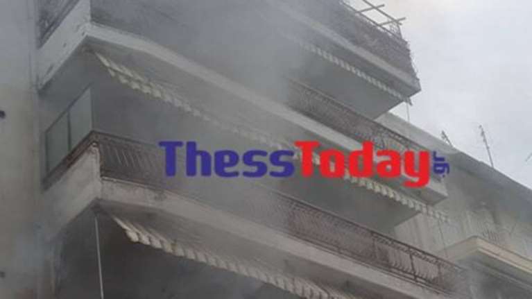 Θεσσαλονίκη: Φωτιά σε διαμέρισμα - Διάσωση από το μπαλκόνι [εικόνες]