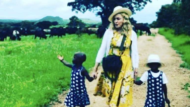 Η Μαντόνα &quot;αλλάζει αίμα&quot; τα παιδιά της παρακολουθούν