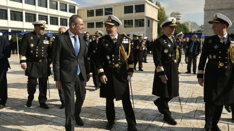 Eπανεμφάνιση Καμμένου στη Σχολή Ναυτικών Δοκίμων - μείον 30 κιλά