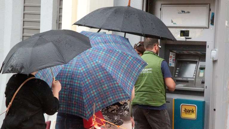 Τα επιδόματα που θα πληρωθούν παραμονή Χριστουγέννων