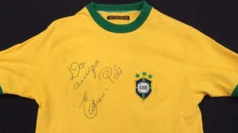 Εσπασε ταμεία: Φανέλα του Πελέ του 1971 πουλήθηκε 30.000 ευρώ [εικόνα]