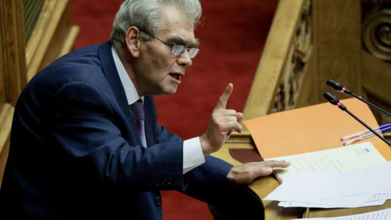 Ο Παπαγγελόπουλος ειρωνεύεται τα όσα είπε ο Μανιαδάκης στην επιτροπή