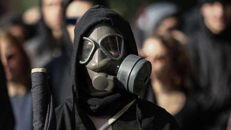 Οι αναρχικοί στην πορεία: Ο μάσκες και τα εξαρτήματα