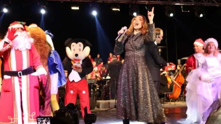 «Βούλιαξε» ο Βόλος: 10.000 κόσμος στη φωταγώγηση με Βανδή &amp; Μάστορα