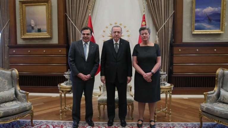 Σχοινάς-Γιόχανσον: Προσηλωμένοι στην εφαρμογή της Συμφωνίας ΕΕ-Τουρκίας