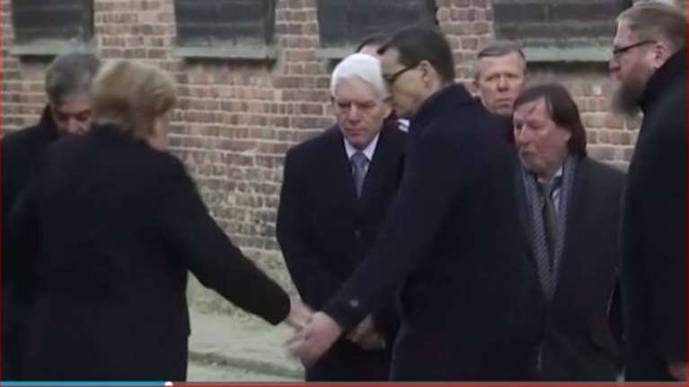 Η Μέρκελ ασταθής ξανά: Κρατήθηκε να μην πέσει