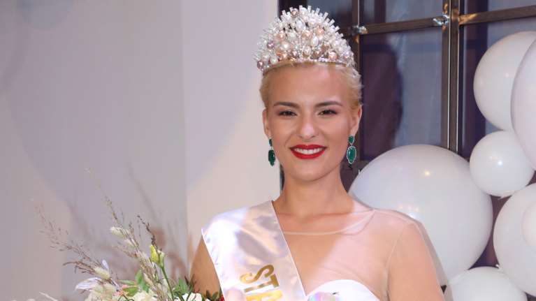 Σε αναπηρικό καροτσάκι η Σταρ Ελλάς 2019: Την χτύπησε η Μις Αυστραλία