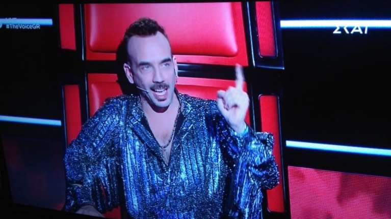 Έδωσε ρέστα ο Μουζουράκης: Το στημένο σόου και η εμφάνιση με αλουμινόχαρτο