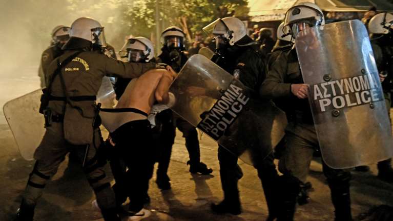 ΕΛΑΣ: Διατάχτηκε εσωτερική έρευνα για τη συμπεριφορά των ΜΑΤ