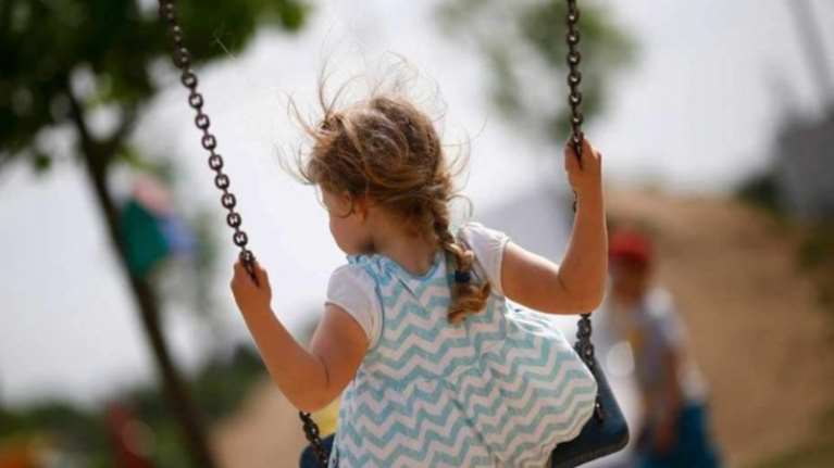 Επίδομα παιδιού: Για ποιους κόβεται από 1η Ιουλίου 2025 - Τι πρέπει να προσέξουν όλοι οι γονείς