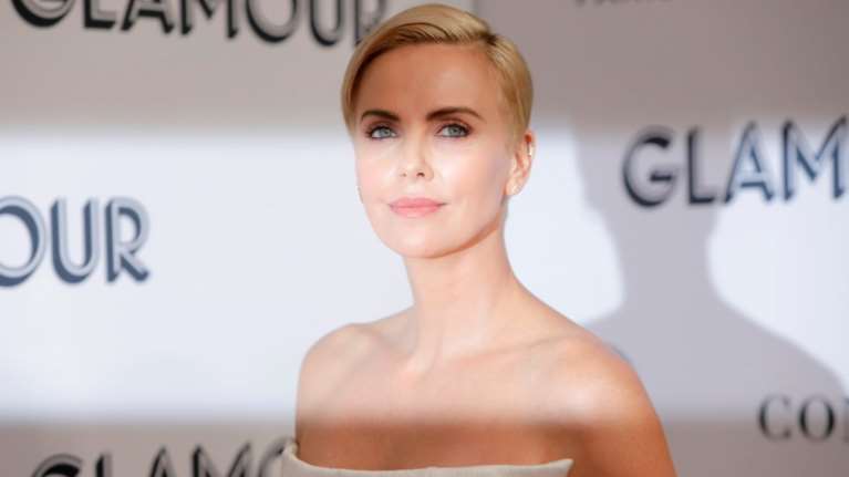 Η Σαρλίζ Θερόν δεν αντέχει την αδικία: «Είναι ντροπή &amp; γελοιότητα»