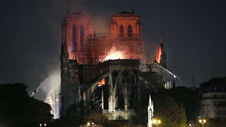 Φωτιά στην Παναγία των Παρισίων: Ρεκόρ σε tweets για το 2019