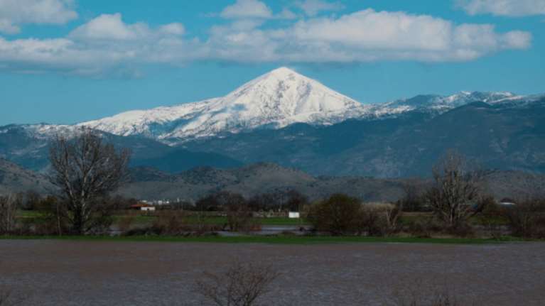 Τρίκαλα: Κατολισθήσεις βράχων-Ανεβαίνει επικίνδυνα η στάθμη του Πηνειού