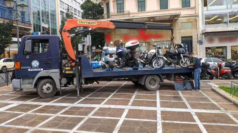 Σαφάρι της τροχαίας στο κέντρο της Αθήνας για τα μηχανάκια [φωτό - βίντεο]