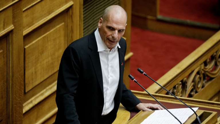 Βαρουφάκης: Για λόγους αρχής καταψηφίζουμε - Προσβλητικό για τους αποδήμους