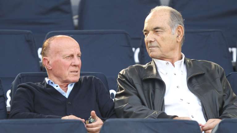 Δωρεάν ποδόσφαιρο από τον Δομάζο- Αρκεί να ταΐζουν τα αδέσποτα