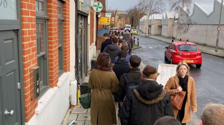 Βρετανία: Ουρές σε εκλογικά κέντρα - Ψήφισαν οι αρχηγοί