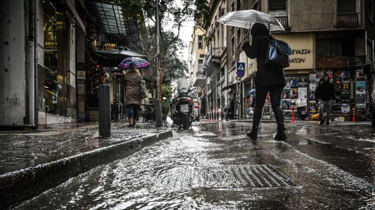 Χειμωνιάτικο το σκηνικό την Παρασκευή - Βροχές &amp; καταιγίδες