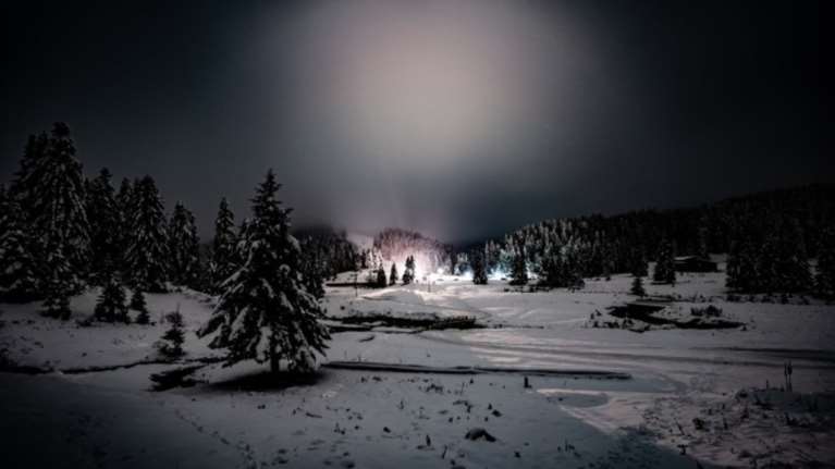 Σπάνιας ομορφιάς συνδυασμός: Χιόνι και πανσέληνος στο Περτούλι [εικόνες]