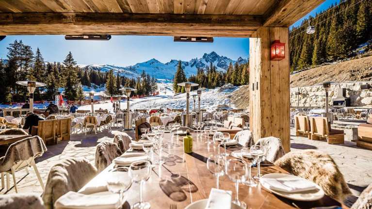 «Λουκέτο» στο χειμερινό Nammos των Άλπεων - Τζίροι που «ζαλίζουν»