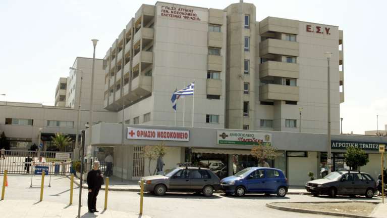 Μάχη για τη ζωή της δίνει η 38χρονη που έκαψε ο άντρας της