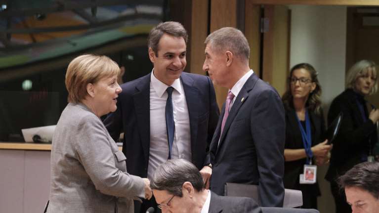 Χαμογελαστός και ευδιάθετος Μητσοτάκης στη συνεδρίαση της ΕΕ [εικόνες]